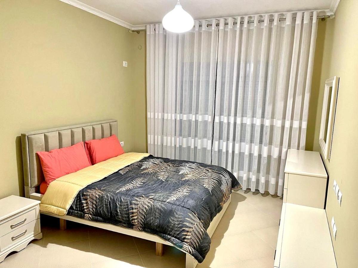 Queen Isabella Premium Vlorë Quarto foto