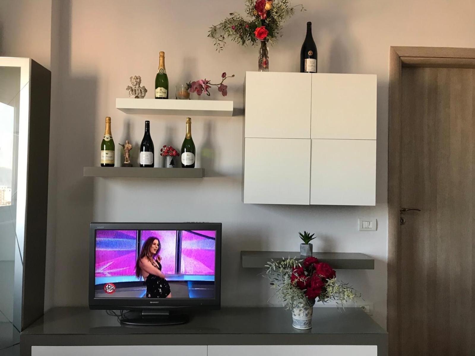 Queen Isabella Premium Vlorë Quarto foto